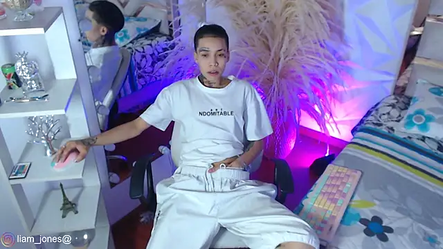 Jonesliam23 online show from March 2026 07:28:01 PM