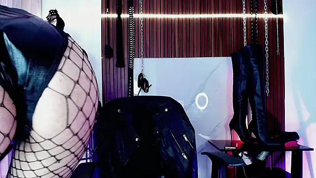 missdarklady online show from July 2026 12:02:01 AM