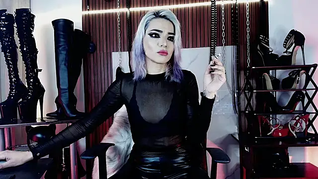 missdarklady online show from July 2026 12:18:01 AM
