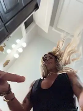 blondiluvsanal online show from April 2026 06:03:01 PM