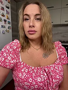 Snapshot of Cute_Hot_Alice chatting on June 2026 09:25:02 PM Cute Hot Alice online show from June 2026 09:25:02 PM