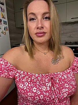 Snapshot of Cute_Hot_Alice chatting on June 2026 07:27:02 PM Cute Hot Alice online show from June 2026 07:27:02 PM