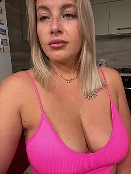 Snapshot of Cute_Hot_Alice chatting on July 2026 09:21:01 PM Cute Hot Alice online show from July 2026 09:21:01 PM