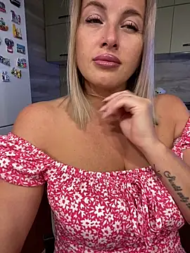 Snapshot of Cute_Hot_Alice chatting on July 2026 07:21:01 PM Cute Hot Alice online show from July 2026 07:21:01 PM