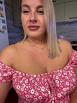 Snapshot of Cute_Hot_Alice chatting on July 2026 09:28:02 PM Cute Hot Alice online show from July 2026 09:28:02 PM