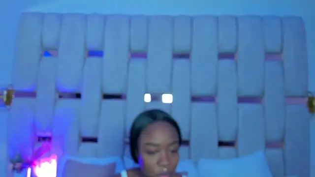 mia schwarz online show from February 2026 01:45:01 PM