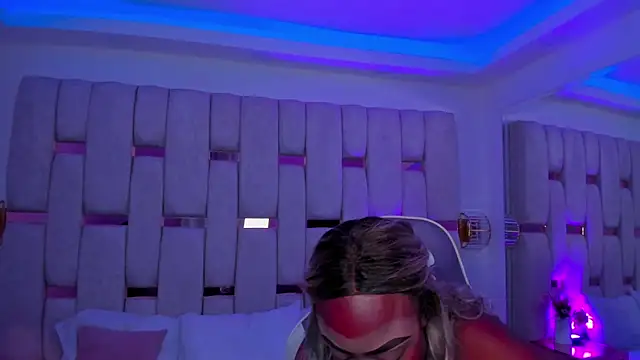 mia schwarz online show from April 2026 10:00:02 PM