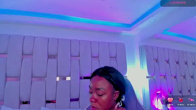 mia schwarz online show from April 2026 10:32:02 PM