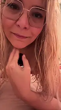 EmyLana online show from December 2025 08:20:02 AM