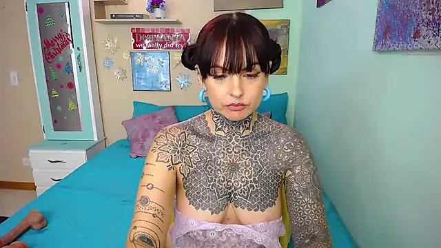 Snapshot of LolaRouse chatting on December 2024 10:52:02 PM LolaRouse online show from December 2024 10:52:02 PM