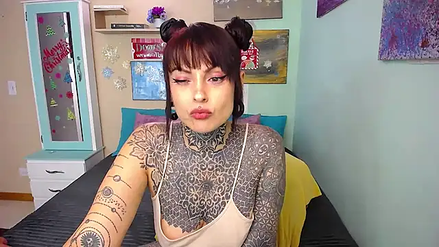 Snapshot of LolaRouse chatting on December 2024 07:07:02 PM LolaRouse online show from December 2024 07:07:02 PM