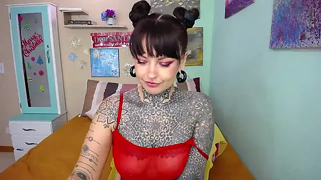 Snapshot of LolaRouse chatting on December 2024 07:22:01 PM LolaRouse online show from December 2024 07:22:01 PM