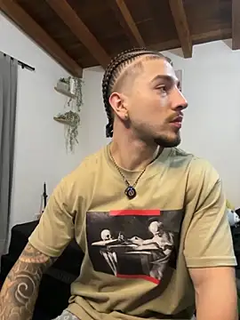 Valentino Xander online show from November 2025 11:43:02 PM