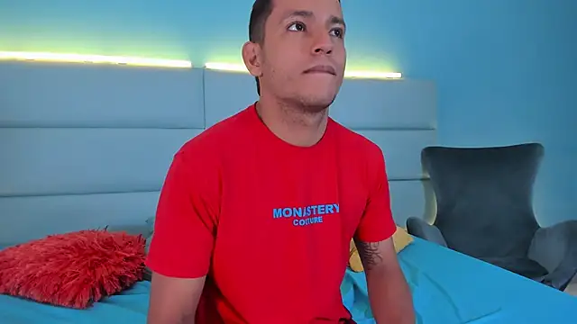 Snapshot of SophieRoyals chatting on December 2024 04:12:02 PM SophieRoyals online show from December 2024 04:12:02 PM