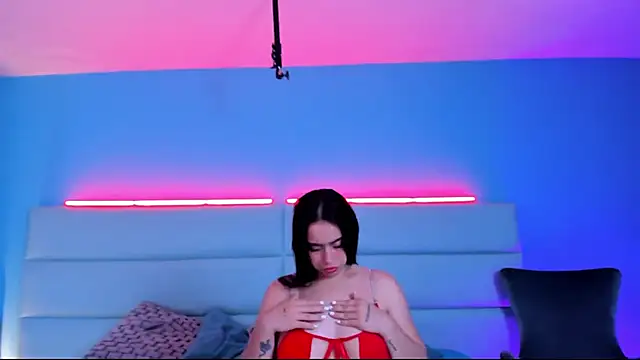 Snapshot of SophieRoyals chatting on December 2024 01:28:02 PM SophieRoyals online show from December 2024 01:28:02 PM