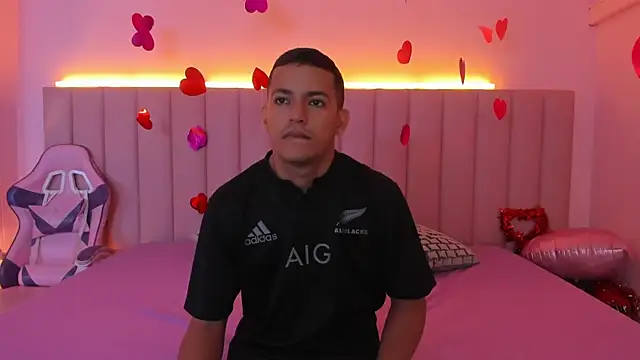 Snapshot of SophieRoyals chatting on February 2025 12:00:02 PM SophieRoyals online show from February 2025 12:00:02 PM