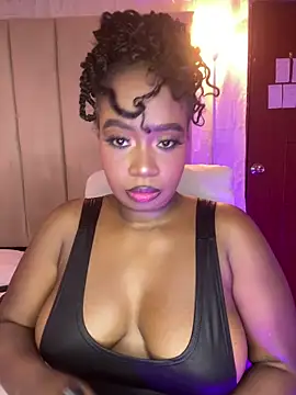 Britanymooree online show from March 2026 09:54:01 PM