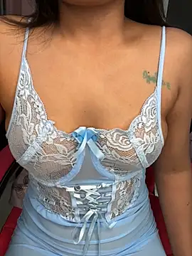 LeisyXO online show from November 2025 07:14:02 PM