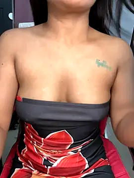 LeisyXO online show from November 2025 07:19:02 PM