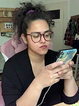 Curvydesifromgermany online show from June 2026 01:43:02 PM