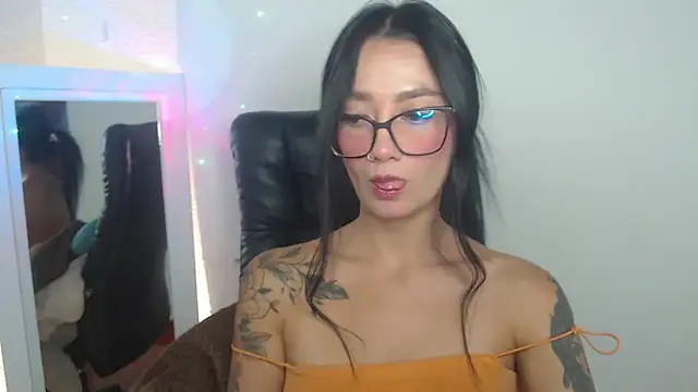 Snapshot of mariiana-diaz chatting on June 2026 03:22:02 PM mariiana-diaz online show from June 2026 03:22:02 PM