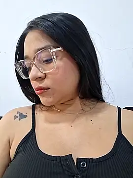 -VICKKY online show from April 2026 02:01:02 PM