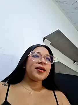 Snapshot of -VICKKY chatting on June 2026 02:05:01 PM -VICKKY online show from June 2026 02:05:01 PM