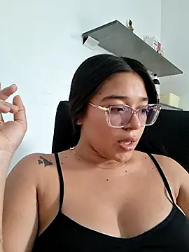 Snapshot of -VICKKY chatting on June 2026 07:13:01 PM -VICKKY online show from June 2026 07:13:01 PM