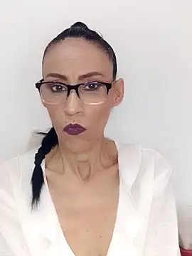 Snapshot of BarbaraMature chatting on April 2026 04:12:02 PM BarbaraMature online show from April 2026 04:12:02 PM