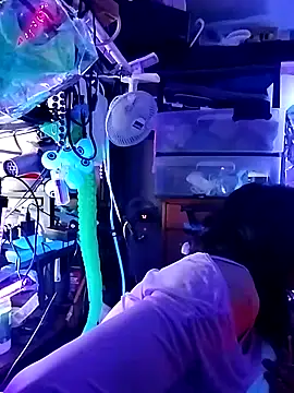 gurlnips online show from March 2026 11:43:01 PM