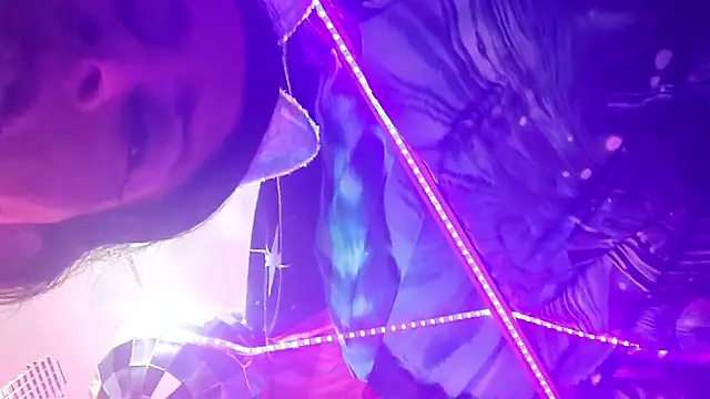 gurlnips online show from March 2026 05:40:02 AM