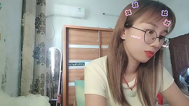 Snapshot of Lili_666 chatting on June 2026 08:24:01 AM Lili 666 online show from June 2026 08:24:01 AM