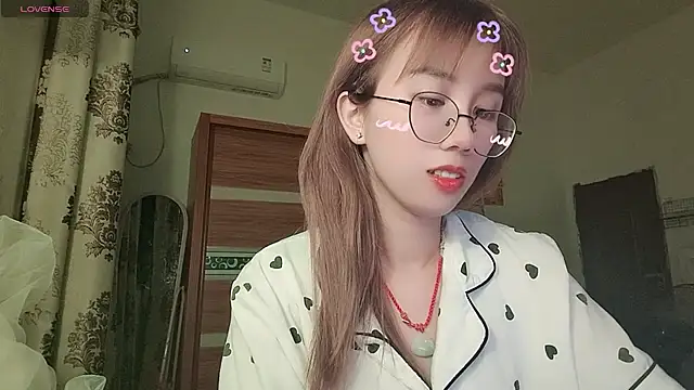 Snapshot of Lili_666 chatting on June 2026 04:18:02 PM Lili 666 online show from June 2026 04:18:02 PM