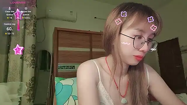 Snapshot of Lili_666 chatting on July 2026 04:02:02 PM Lili 666 online show from July 2026 04:02:02 PM