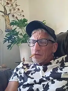 Johnnyraymonroe online show from June 2026 09:40:01 PM