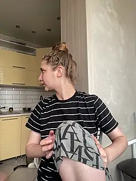 MollyDolle online show from July 2026 11:06:02 AM