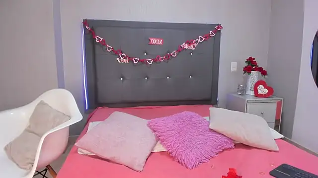 emma lye online show from April 2026 09:26:01 PM