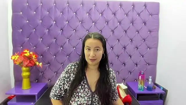 NaomyPrinces online show from May 2026 02:02:01 PM