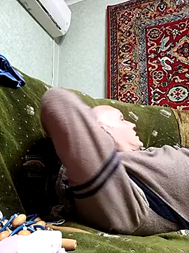 Pineapple04 online show from April 2026 06:20:01 PM