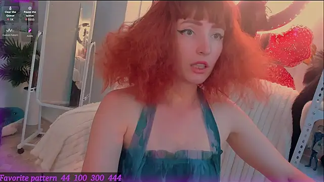 Snapshot of Toxic_Ellies chatting on June 2026 01:48:02 PM Toxic Ellies online show from June 2026 01:48:02 PM