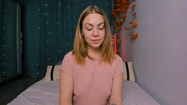 InsatiableFoxX online show from October 2025 07:01:02 PM