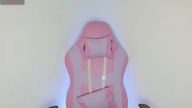 yulissa18 online show from April 2026 01:47:01 AM