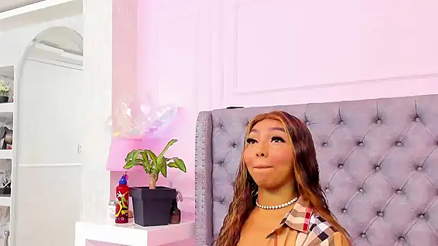 HaileeRoberts online show from April 2026 12:24:01 PM