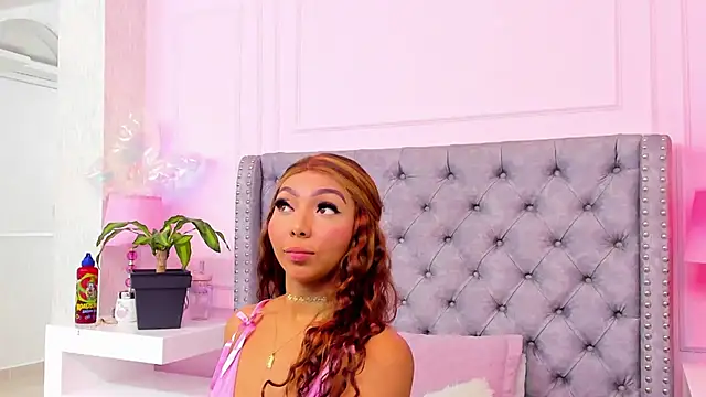 HaileeRoberts online show from April 2026 12:30:01 PM