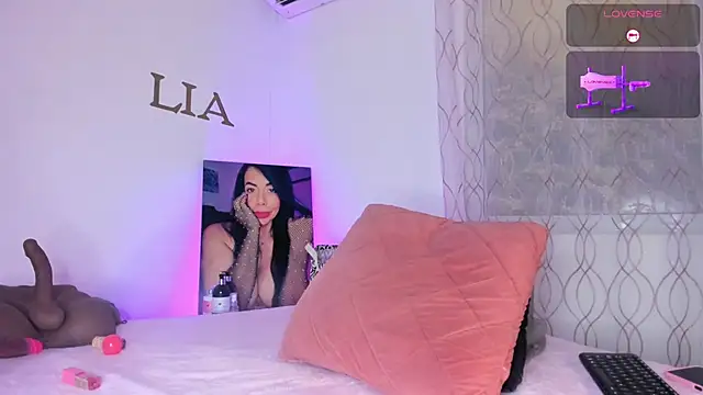 Lia johnsonn online show from April 2026 12:03:02 PM