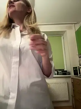 AlisonXCristal online show from April 2026 07:19:01 PM