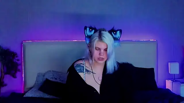 JoannLowe online show from February 2025 08:53:02 PM