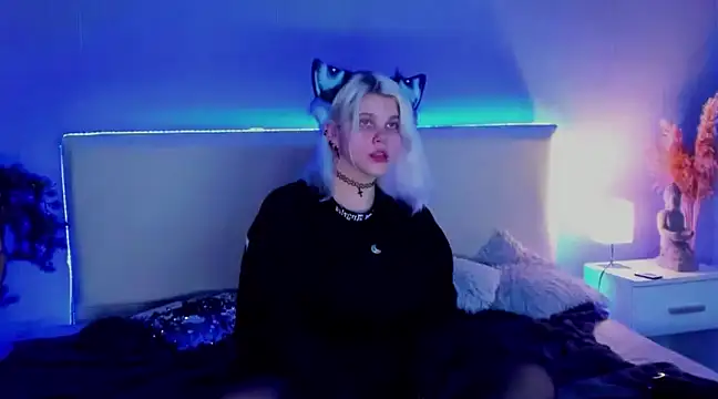 JoannLowe online show from March 2025 02:32:01 AM