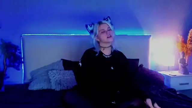 JoannLowe online show from March 2025 12:17:01 AM