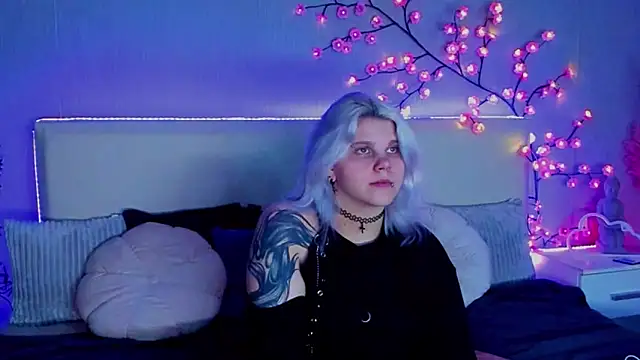 JoannLowe online show from September 2025 07:15:02 PM